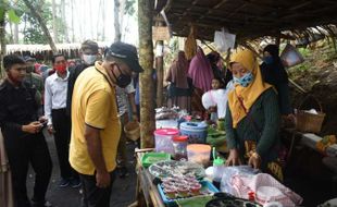 Uniknya Pasar Ciplukan di Desa Wisata Lembah Dongde Karanganyar