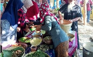 Viral Pasar Dhoplang Wisata Kuliner Tradisional Tanpa Plastik di Slogohimo