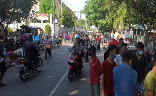 Hari ke-2 PPKM Darurat, Pasar Klitikan Solo Tetap Ramai