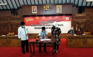 Dukung Operasional Satgas Covid-19, Baznas Klaten Serahkan Bantuan