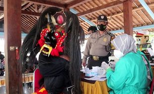 Bikin Kaget, Reog Barong Ikut Vaksinasi Merdeka Candi