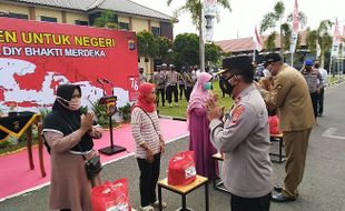 Polda DIY Salurkan 100 Tabung Oksigen Bagi Warga di Kulonprogo