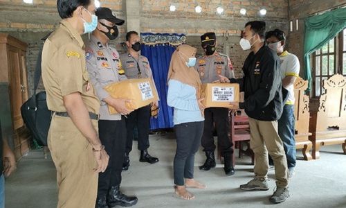 Polri, IJTI, PWI Grobogan Bantu Yatim Piatu Korban Covid-19