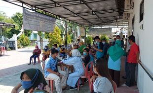 Milenial Karanganyar Serbu Lokasi Vaksinasi Covid-19