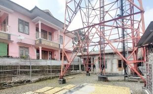 Waduh! Tower di Karanganyar Pernah Jadi Jemuran Daleman hingga Kamar Tidur