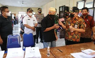 Bupati dan Forkopimda Banjarnegara Luncurkan Dana JPS PPKM Level 4