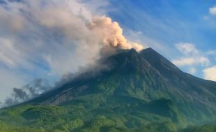 Dua Awan Panas Gunung Merapi Teramati Meluncur Ke Sungai Bebeng