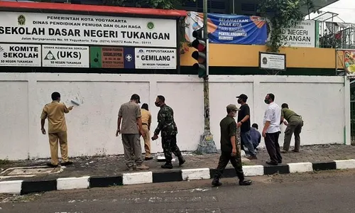 Mural di Tembok SD Tukangan, Kepsek: Silahkan Gambar Tapi...