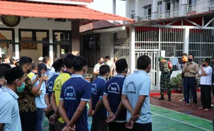 Kunjungi Rutan Banjarnegara, Bupati Budhi Makan Bareng Napi dan Kasih Motivasi