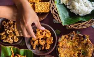 Ini Dia 5 Kebiasaan Unik Orang Indonesia Saat Makan, Apa Kamu Salah Satunya?