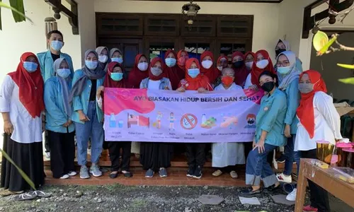 KKN di Cemani Sukoharjo, Mahasiswa UNS Bagi-Bagi Ilmu Pembuatan Instalasi Hidroponik