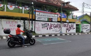 3 Orang Terduga Pembuat Mural di Jogja Ditangkap Satpol PP, Tak Diberi Sanksi Cukup Diedukasi