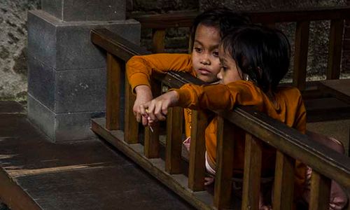 Putri dan Dewi Anak Kembar Siam di Bandung Jawa Barat