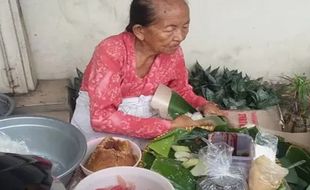 Lupis Mbah Satinem, Kuliner Legend Favorit Turis di Jogja