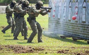 FOTO : Latihan Pasukan Elit Korps Marinir TNI AL