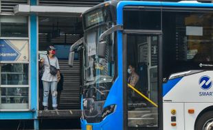 Transjakarta Wajibkan Penumpang Memiliki Sertifikat Vaksin Covid-19