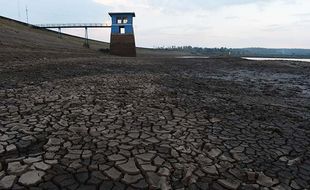 Memasuki Musim Kemarau, Debit Air Waduk Dawuhan Madiun Menyusut