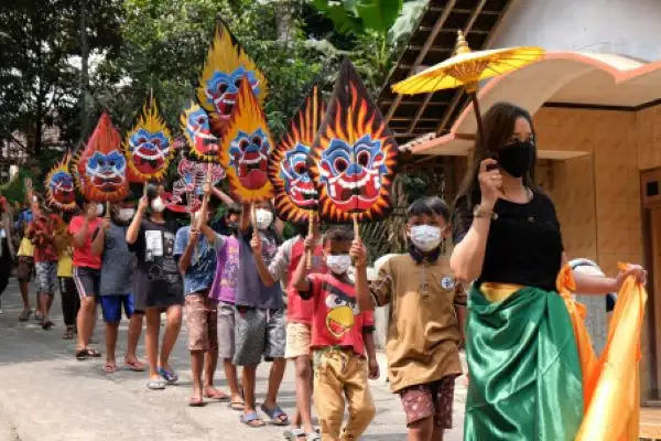 Arketipe Kebahagiaan Warga Lima Gunung di Tengah Pandemi