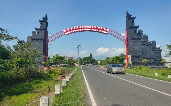 Gapura Wonogiri by Muhammad Rudi Hartono, Courtesy of Solopos