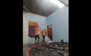 Gara-gara Korsleting, Kamar Rumah Warga Jumantono Karanganyar Hangus Terbakar