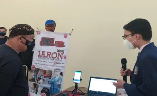 Pelajar SMAN 1 Karanganyar Bikin Gelang Laron Pantau Isoman Lewat QR Code