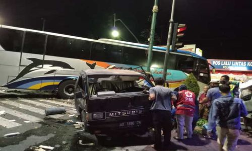 Terobos Bangjo dan Lawan Arus, Sugeng Rahayu Hantam Pikap di Sragen, 3 Korban Luka-Luka