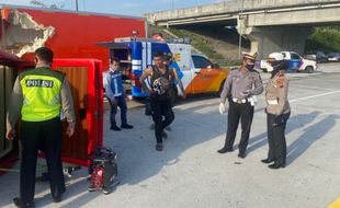 Kecelakaan Minibus Seruduk Truk di Tol Semarang-Solo, 1 Orang Meninggal