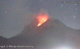 Merapi Muntahkan 4 Kali Guguran Awan Panas Hingga Sejauh 3 Kilometer