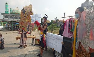 Sebut Seniman Daerah Pakai Ngisor Pring, Dalang Ini Minta Solusi