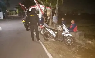 Aparat Polres Sukoharjo Bubarkan Kerumunan Puluhan Pemuda di Sejumlah Tempat