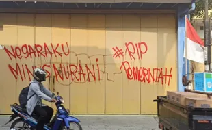 Saran Warga Solo: Pelaku Vandalisme Dihukum Coret-Coret Rumah Sendiri