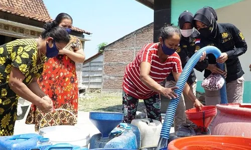 Aksi Polwan Grobogan Bantu Air Bersih Warga Desa Karangrejo