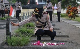 HUT Polwan, Polres Kulonprogo Bantu Warga Terdampak Pandemi