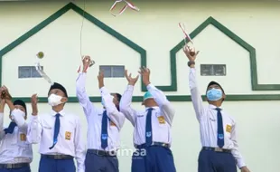 Jos! 14 Guru dan Siswa SMP Naungan Muhammadiyah Sragen Sabet Medali NSC 2021