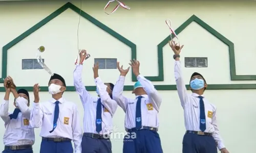 Jos! 14 Guru dan Siswa SMP Naungan Muhammadiyah Sragen Sabet Medali NSC 2021