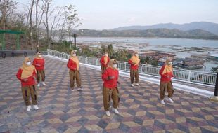 Keren! Bukit Sidoguro Klaten Kini Dilengkapi Taman Parkir dengan Panorama Rawa Jombor