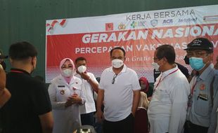 Vaksinasi Covid-19 di GOR Sukarno Grobogan Diserbu Warga