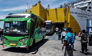 Bus untuk Layanan Transportasi Atlet PON XX Tiba di Jayapura Papua