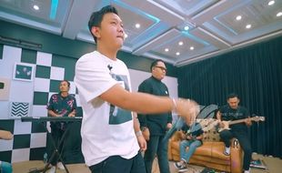 Sehari Diunggah di Youtube, "Ojo Nangis" Denny Caknan Ft Ndarboy Genk Tembus Sejuta Penonton