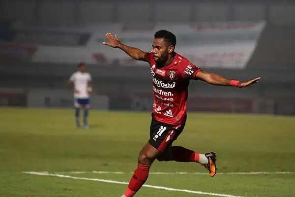 Terima Serangan Rasisme, Pemain Bali United Yabes Roni Melapor ke APPI