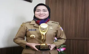 Idza Priyanti, Mantan Dirut Perusahaan Transportasi Tegal yang Kini Jadi Bupati Brebes