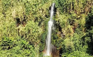 Bikin Penasaran! Wisata Curug Sirawe Batang Tawarkan Pesona Aliran Air Panas dan Dingin Terjun Bersama