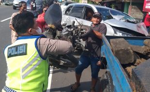 NMax Vs Vario di Traffic Light Depan PN Klaten, Satu Orang Patah Kaki