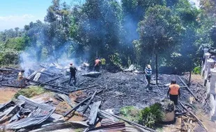 Anak Main Api, Kandang Sapi di Jatiyoso Karanganyar Ludes Terbakar