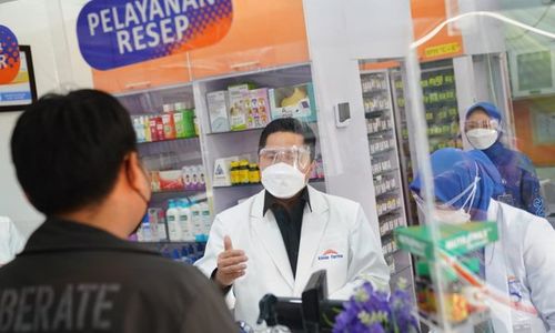 Pantau Stok Obat, Erick Thohir Layani Pembeli di Kimia Farma