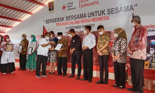 HUT ke-76 PMI Solo Bagi-Bagi Penghargaan, BMPD Jadi Pendonor Terbanyak