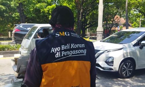 Rompi Pengasong Solopos Ini Curi Perhatian, Kok Bisa?