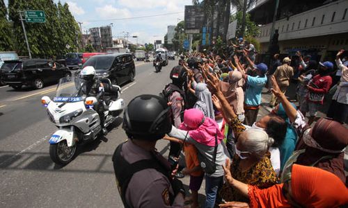 Antusiasme Warga Solo Sambut Kedatangan Presiden Joko Widodo