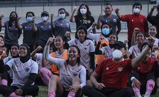 Uji Coba Timnas Sepak Bola Wanita vs Tim PON Jawa Barat Persiapan Kualifikasi Piala Asia Wanita