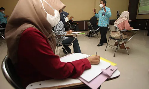 Rektor UNS Awali Perkuliahan Tatap Muka dengan Mengajar